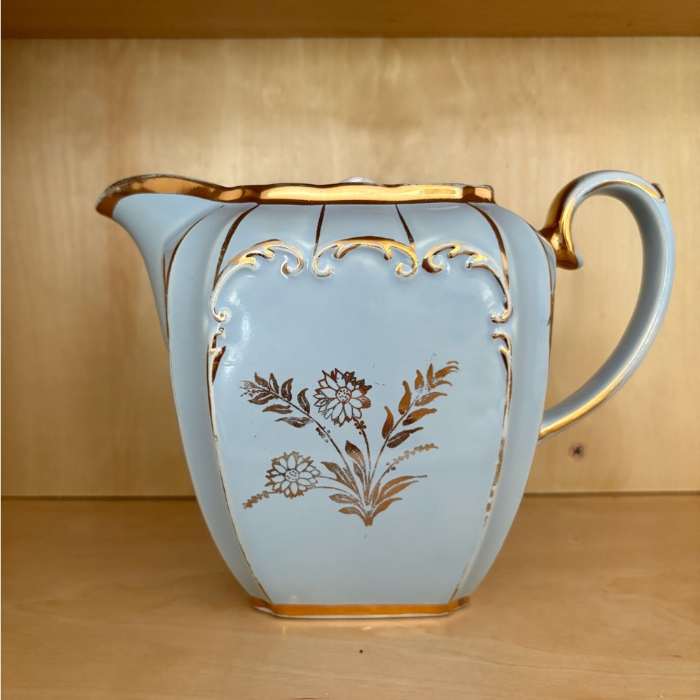🏡 Sadler England Cube Light Blue Porcelain Pitcher with Gold Accents
